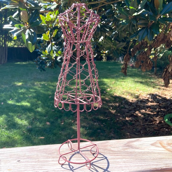 DRESS FORM Jewelry Purple Wire Jewelry Stand Organizer Home Decor 13.5 x 4.5 in - Picture 2 of 9